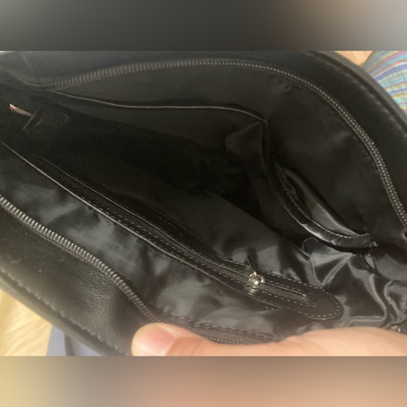 Men’s black messenger bag - Picture 4 of 6